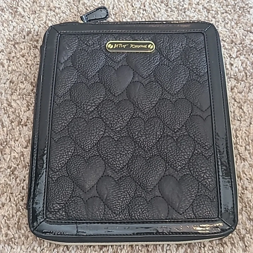 Betsey Johnson Black Heart-Quilted Case